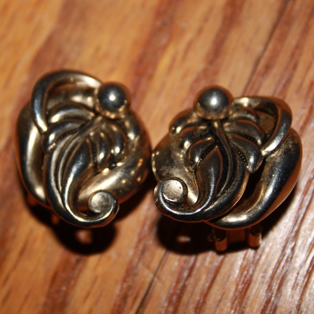 Vintage Marino Metal Clip-On Earrings